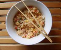   EGG FRIED RICE CON SWEET CHILLI SAUCE PARA FILM & FOOD