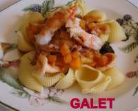   Galet ( Caracolas) con CalamaRes y salsa de Gambas