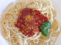 Espaguetis con tomate y albahaca - Receta fácil paso a paso
